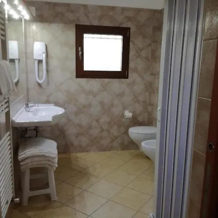 Borgo Cerasa לינה וארוחת בוקר