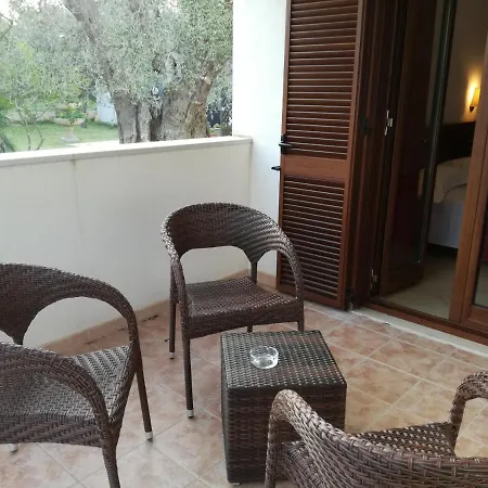 Borgo Cerasa 4* ויאסטה