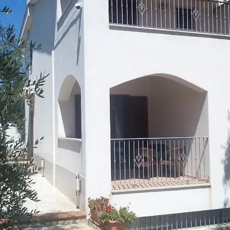 Borgo Cerasa לינה וארוחת בוקר