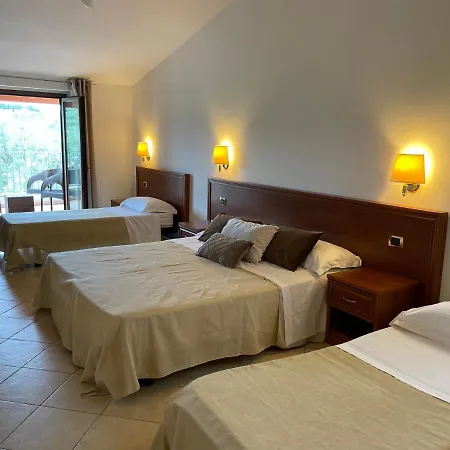 לינה וארוחת בוקר Borgo Cerasa 4*